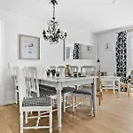 Prázdninový dům 5 Bedroom Cozy In