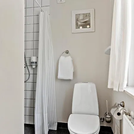 5 Bedroom Cozy In Casa vacanze