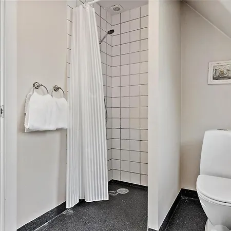 Casa vacanze 5 Bedroom Cozy In Fåborg