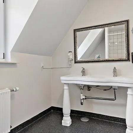 5 Bedroom Cozy In