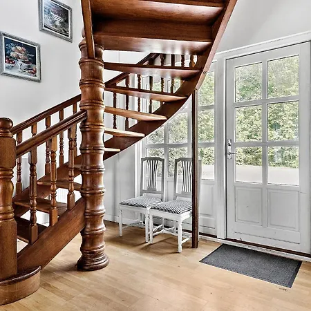 Prázdninový dům 5 Bedroom Cozy In